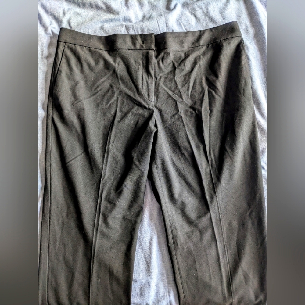 Black Ann Taylor straight leg trousers. Sz 14 petite. Worn once. Like new.